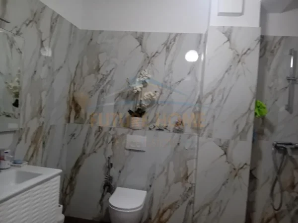 Tirane, shitet apartament 2 Katshe , 196 m² (Rruga Jorgo Plaku , Tiranë)