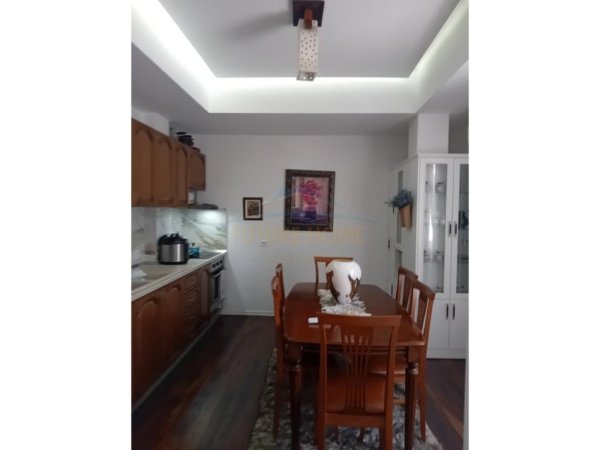 Tirane, shitet apartament 2 Katshe , 196 m² (Rruga Jorgo Plaku , Tiranë)