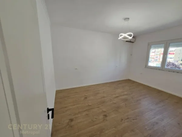 Tirane, shes apartament 2+1 Kati 4, 77 m² 145.000 € (Rruga Bardhyl)