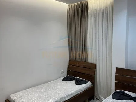 Tirane,jepet me qera apartament 1+1 Kati 1,