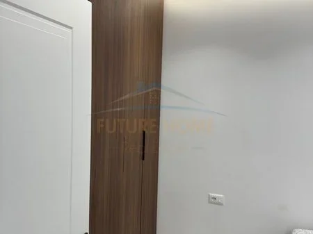 Tirane,jepet me qera apartament 1+1 Kati 1,