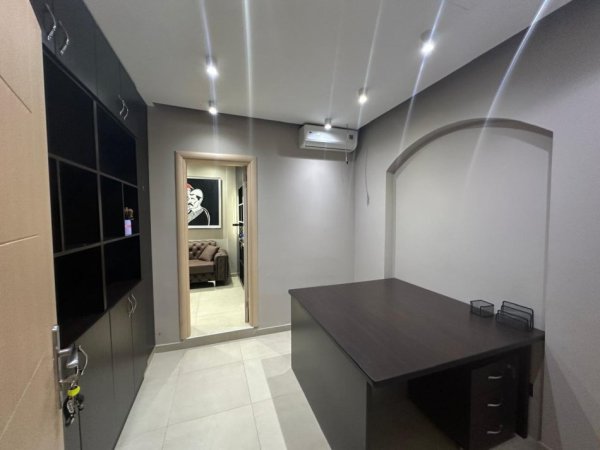 Tirane, jepet me qera zyre Kati 2, 35 m² 600 € 