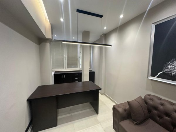 Tirane, jepet me qera zyre Kati 2, 35 m² 600 € 