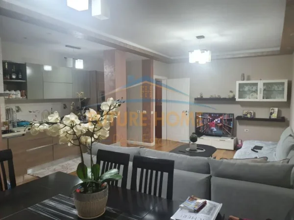 Tirane, jepet me qera apartament 2+1 Kati 5, 105m2 550 €