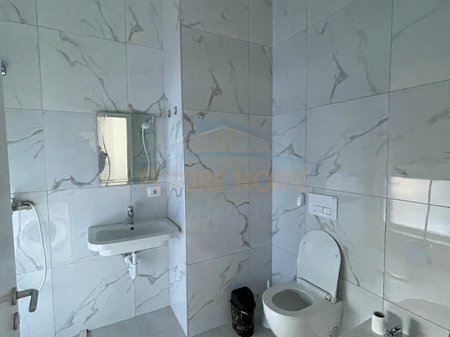 Tirane, shitet apartament 1+1 Kati 4, 9.600.000 € 