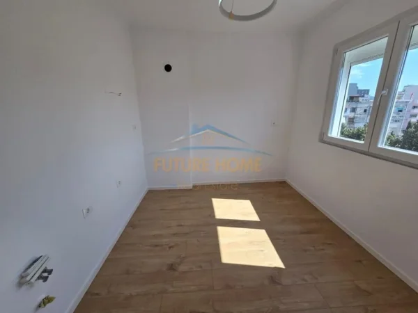 Tirane, shitet apartament 2+1+Ballkon Kati 4, 77 m² 145.000 € (Rruga ''Bardhyl'', Tirane)