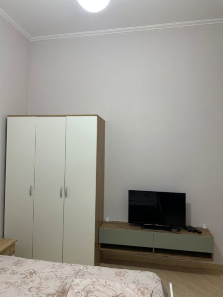 Tirane, jap me qera garsonier 1+1 Kati 1, 40 m² 300 € (Rruga Jorgo Plaku ne 5 Maj)