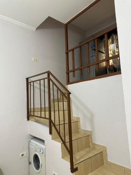 Tirane, jap me qera garsonier 1+1 Kati 1, 40 m² 300 € (Rruga Jorgo Plaku ne 5 Maj)