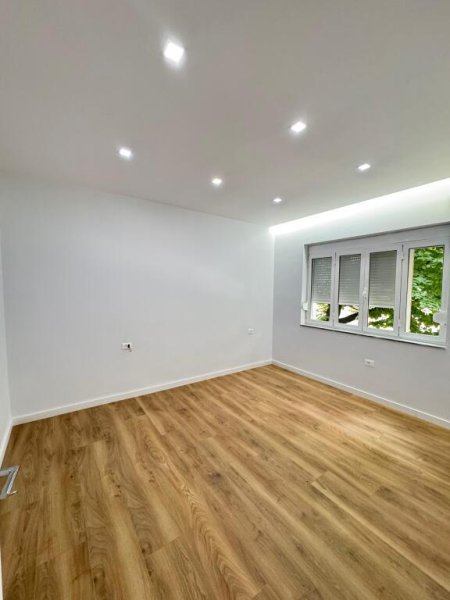 Tirane, shitet apartament 1+1+Ballkon Kati 7, 77 m² 105.000 € (ASTIR)