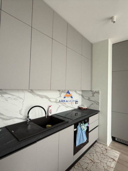 Tirane, jepet me qera apartament 1+1+Ballkon Kati 9, 50 m² 750 € (SELVIA)