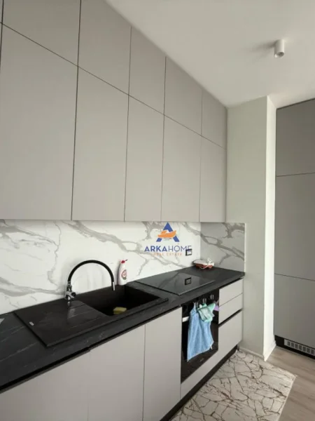Tirane, jepet me qera apartament 1+1+Ballkon Kati 9, 50 m² 750 € (SELVIA)