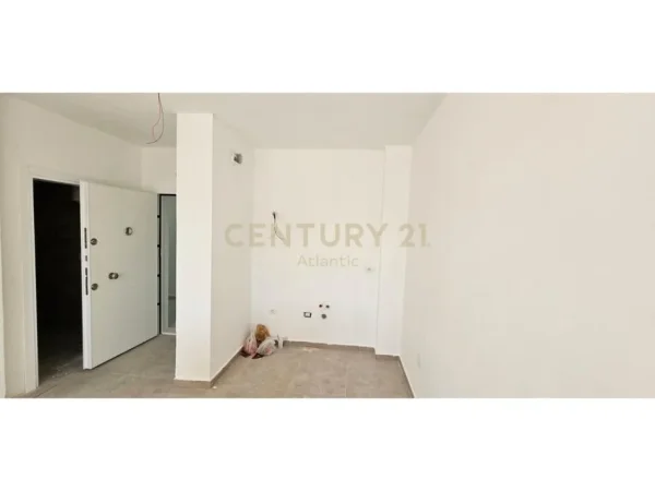 Durres, shitet apartament 1+1 Kati 3, 57 m² 79.324 € (Shitje në Golem prane hotel Flower , Durrës)