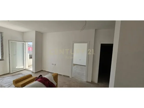 Durres, shitet apartament 1+1 Kati 3, 57 m² 79.324 € (Shitje në Golem prane hotel Flower , Durrës)