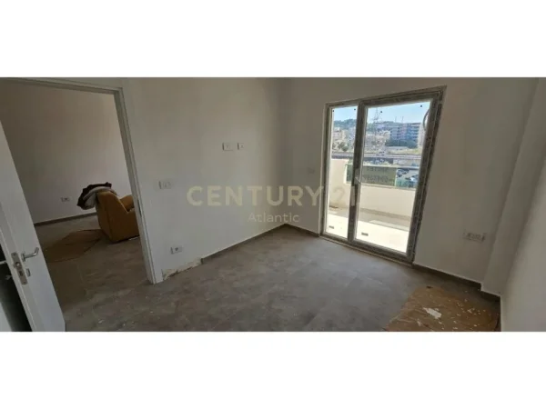 Durres, shitet apartament 1+1 Kati 3, 57 m² 79.324 € (Shitje në Golem prane hotel Flower , Durrës)