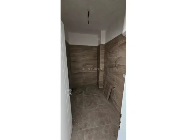Durres, shitet apartament 1+1 Kati 3, 57 m² 79.324 € (Shitje në Golem prane hotel Flower , Durrës)