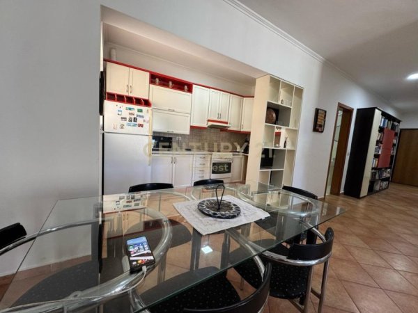 Tirane, jap me qera apartament 2+1 Kati 2, 120 m² 1.050 € (Rtsh)