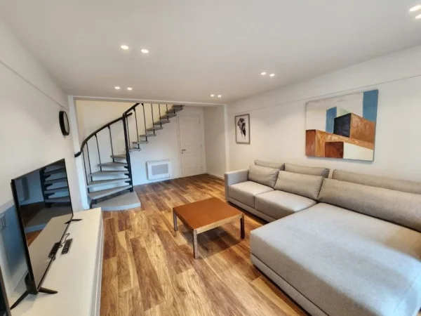 Tirane, jepet me qera apartament 2+1 Kati 5, 120 m² 1.200 € (SHESHI SKENDERBEJ)