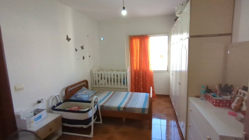 Tirane, jepet me qera apartament 2+1 Kati 7, 118 m² 400 € (unaza e re)