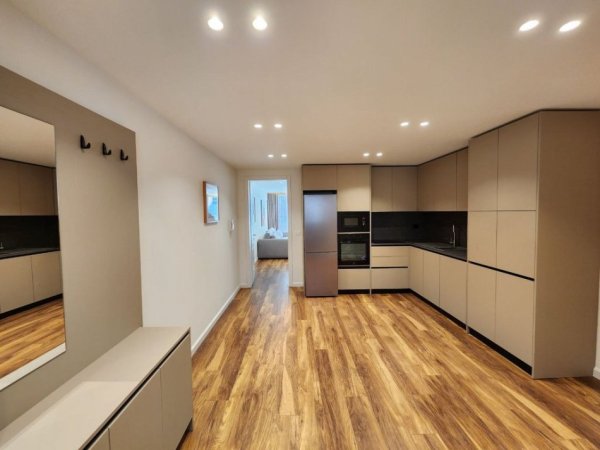 Tirane, jepet me qera apartament duplex 2+1+Ballkon Kati 5, 120 m² 1.200 €
