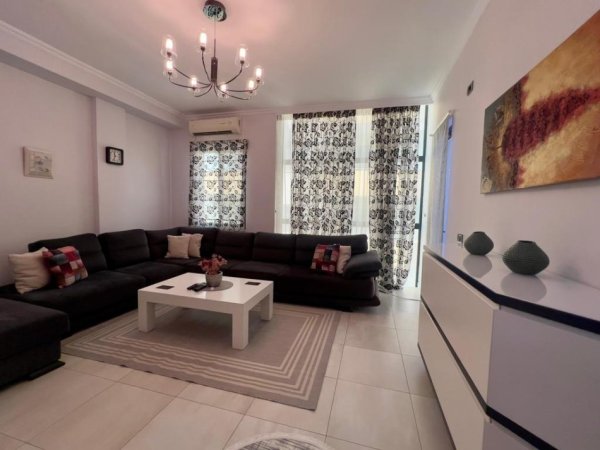 Tirane, jepet me qera apartament 2+1+Aneks+Ballkon Kati 2, 103 m² 750 € (Mbikalimi Kristal Center)