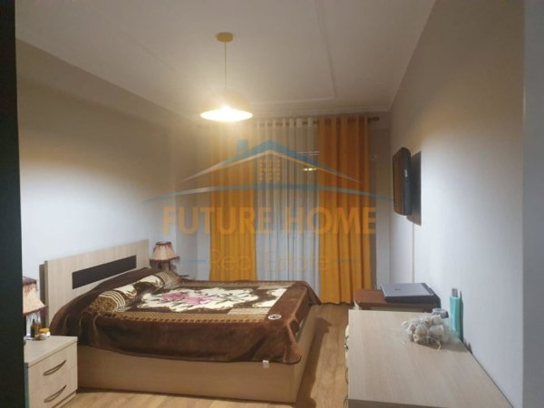 Tirane, jap me qera apartament 2+1+Ballkon Kati 5, 105 m² 550 € (Unaza e Re)