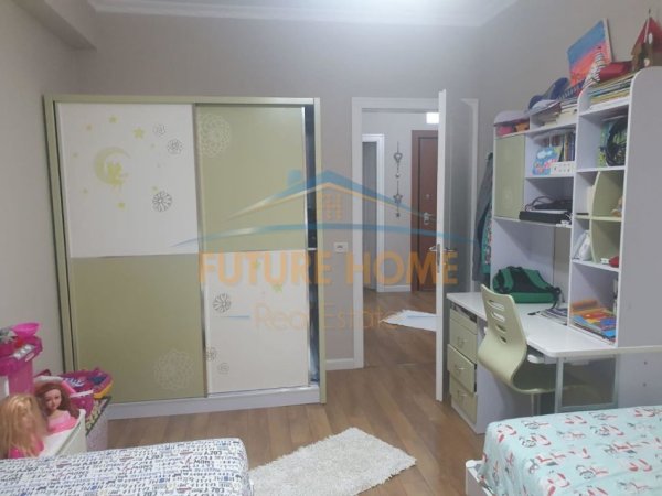 Tirane, jap me qera apartament 2+1+Ballkon Kati 5, 105 m² 550 € (Unaza e Re)