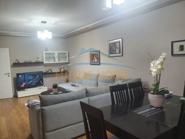 Tirane, jap me qera apartament 2+1+Ballkon Kati 5, 105 m² 550 € (Unaza e Re)