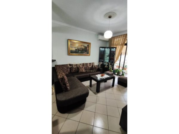 Tirane, jap me qera apartament 2+1 Kati 2, 95 m² 420 € (Shkoze)