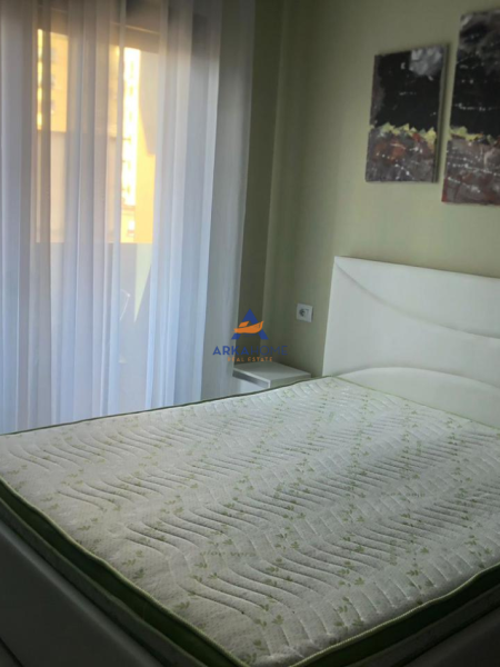 Tirane, jepet me qera apartament 2+1+Ballkon Kati 4, 77 m² 1.000 € (STADIUMI DINAMO)