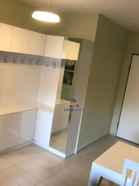 Tirane, jepet me qera apartament 2+1+Ballkon Kati 4, 77 m² 1.000 € (STADIUMI DINAMO)