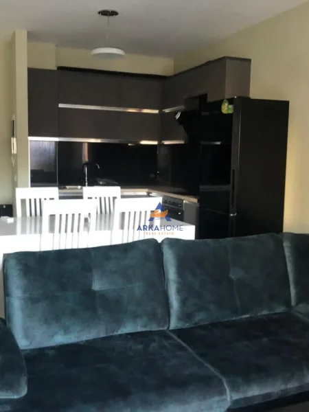 Tirane, jepet me qera apartament 2+1+Ballkon Kati 4, 77 m² 1.000 € (STADIUMI DINAMO)