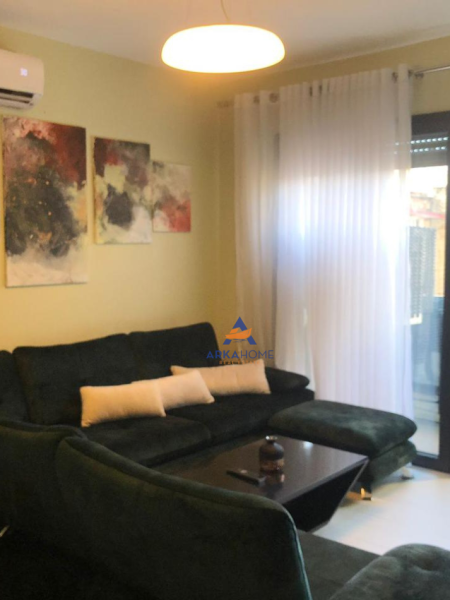 Tirane, jepet me qera apartament 2+1+Ballkon Kati 4, 77 m² 1.000 € (STADIUMI DINAMO)