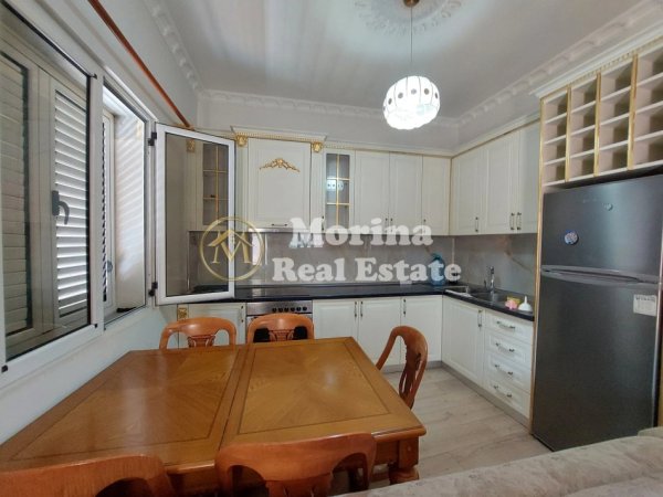 Tirane, jepet me qera apartament 2+1 Kati 3, 90 m² 800 € (Rruga e Kavajes-Kisha Katolike)