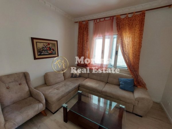 Tirane, jepet me qera apartament 2+1 Kati 3, 90 m² 800 € (Rruga e Kavajes-Kisha Katolike)