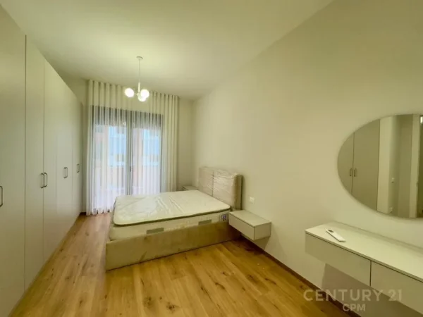Tirane, jepet me qera apartament 2+1+Aneks+Ballkon Kati 5, 119 m² 1.300 € (Kompleksi Delijorgji)