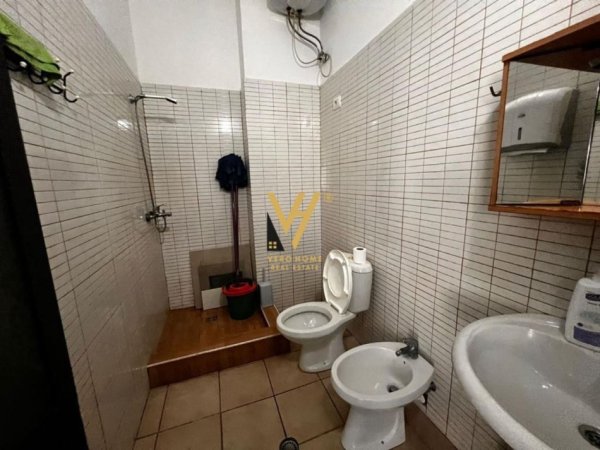 Tirane, jepet me qera zyre Kati 1, 100 m² 900 € (KOMUNA E PARISIT)