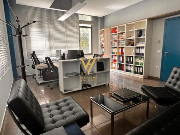 Tirane, jepet me qera zyre Kati 1, 100 m² 900 € (KOMUNA E PARISIT)