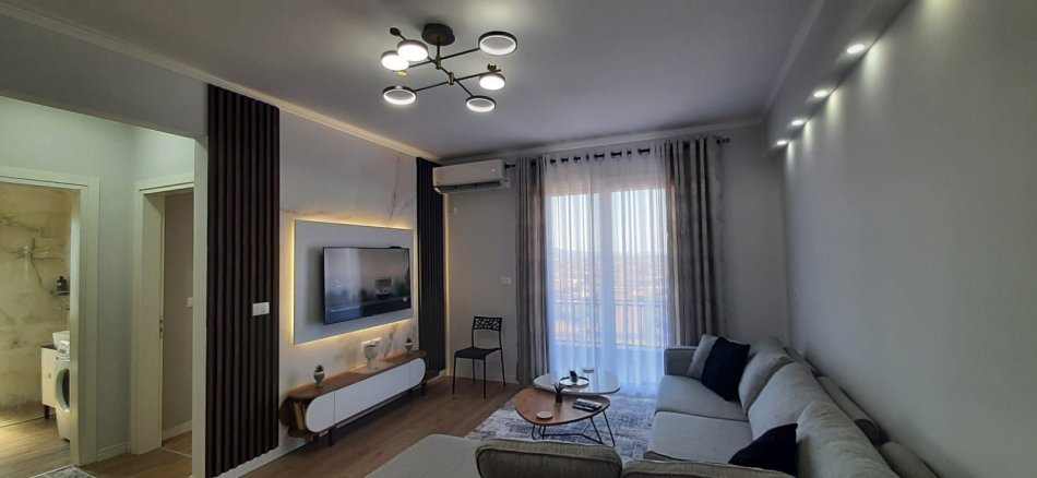 TIRANE, SHITET APARTAMENT 2+1+BALLKON, KATI 6, 82 m² 100.000 € (APARTAMENT NE SHITJE NE KAMEZ , BULEVARDI DO NALD TRUMP ,PALLATI KU NDODHET BIG MARKET, TEK RRETHI I ULLIRIT.)