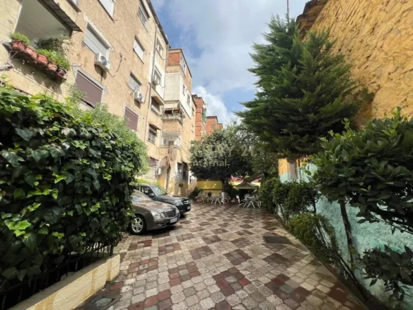 Tirane, jepet me qera ambjent biznesi Kati 0, 366 m² 3.500 € (Myslym Shyr)