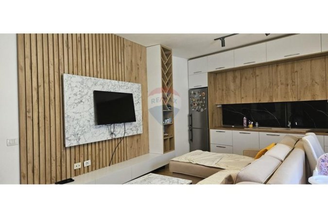 Tirane, jepet me qera apartament 2+1 Kati 4, 77 m² 600 € (Materniteti i ri)