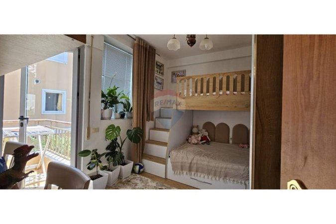 Tirane, jepet me qera apartament 2+1 Kati 4, 77 m² 600 € (Materniteti i ri)