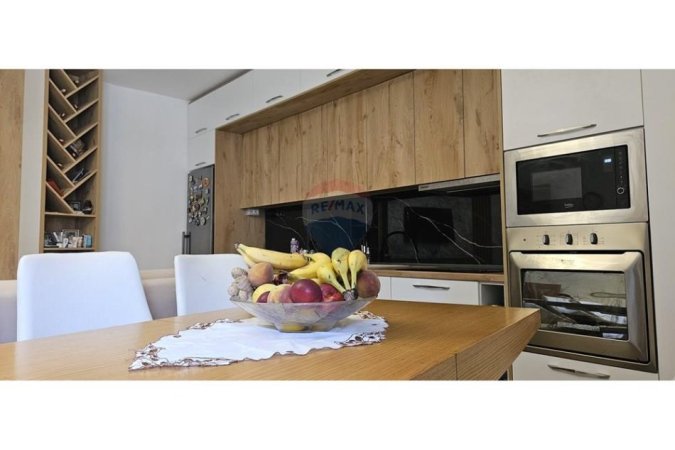 Tirane, jepet me qera apartament 2+1 Kati 4, 77 m² 600 € (Materniteti i ri)