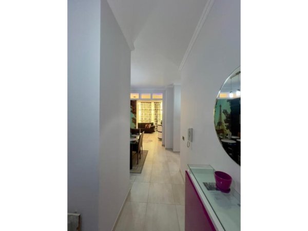 Tirane, jepet me qera apartament 2+1+Ballkon Kati 2, 103 m² 750 € 