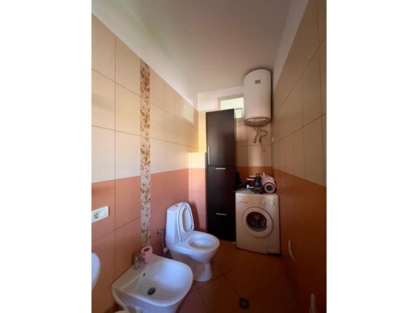 Tirane, jepet me qera apartament 2+1+Ballkon Kati 2, 103 m² 750 € 