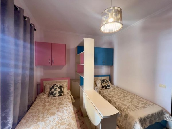 Tirane, jepet me qera apartament 2+1+Ballkon Kati 2, 103 m² 750 € 