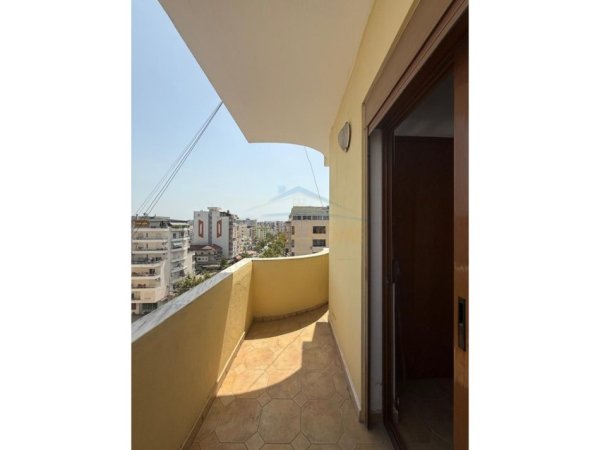 Durres, shitet apartament 2+1+Ballkon Kati 7, 80 m² 80.000 € (Shitet, Apartament 2+1, Plazh Hekurudha,Durres € 80,000)