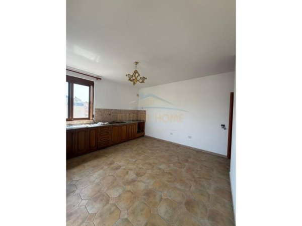Durres, shitet apartament 2+1+Ballkon Kati 7, 80 m² 80.000 € (Shitet, Apartament 2+1, Plazh Hekurudha,Durres € 80,000)