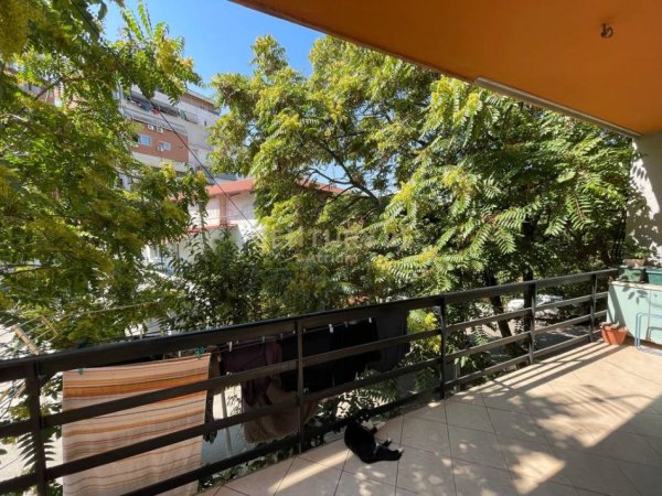Tirane, jepet me qera apartament 2+1 Kati 2, 100 m² 600 € 