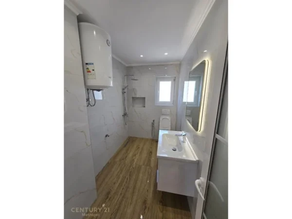 Tirane, shes 2+1 Kati 4, 77 m² 145.000 € 