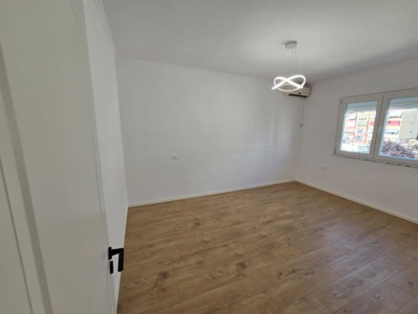 Tirane, shitet apartament 2+1+Ballkon Kati 4, 77 m² 145.000 € (Rr Bardhyl)